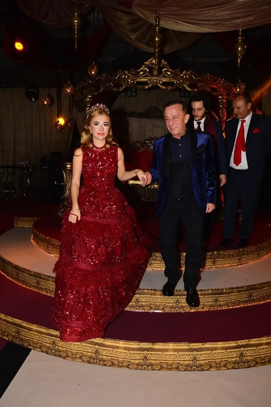 Ali Ağaoğlu'nun kızı Sena evleniyor (Kına gecesi) 4