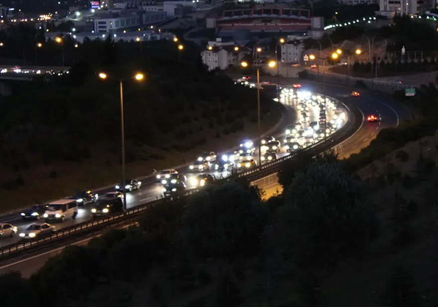 Bayram dönüşü trafik yoğunluğu 8