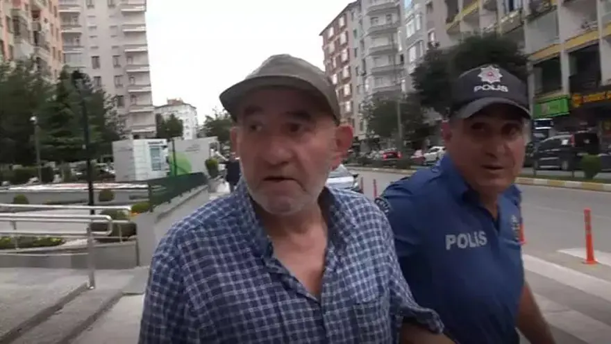 Mahalleyi havaya uçurmakla tehdit etmişti: Ateşe verdiği evinde öldü 4