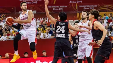 12 Dev Adam zaferle başladı