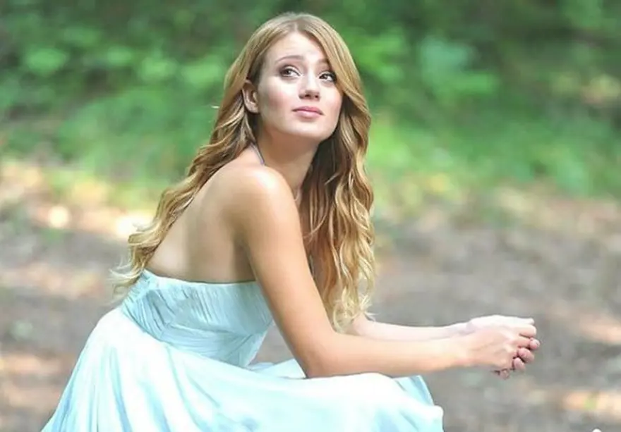 GİZEM KARACA’NIN OLAYLI GECESİ (OTELDEN KOVULDU) 11