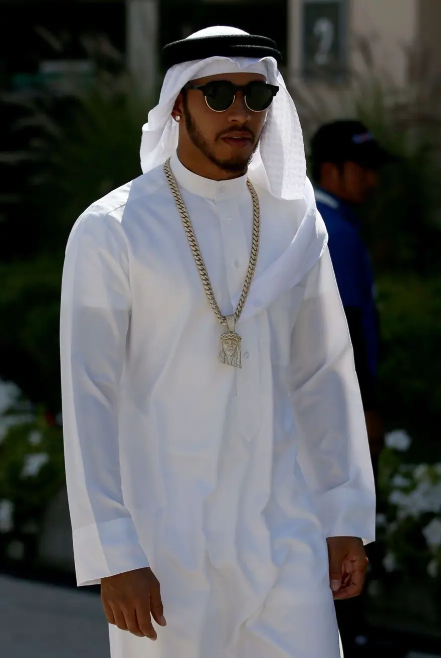 Formula 1 pistinden moda dünyasına: Valentino’nun yeni yüzü Lewis Hamilton 8