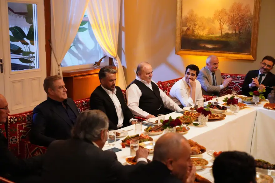 Yalı Çapkını'nda düğün gecesi korkunç sürpriz! "Yalıdaki hain kim?" 8 Yalı Çapkını'nda düğün gecesi korkunç sürpriz! "Yalıdaki hain kim?" 8