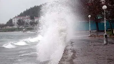 Karadeniz kıyıları için kuvvetli yağış ve fırtına uyarısı