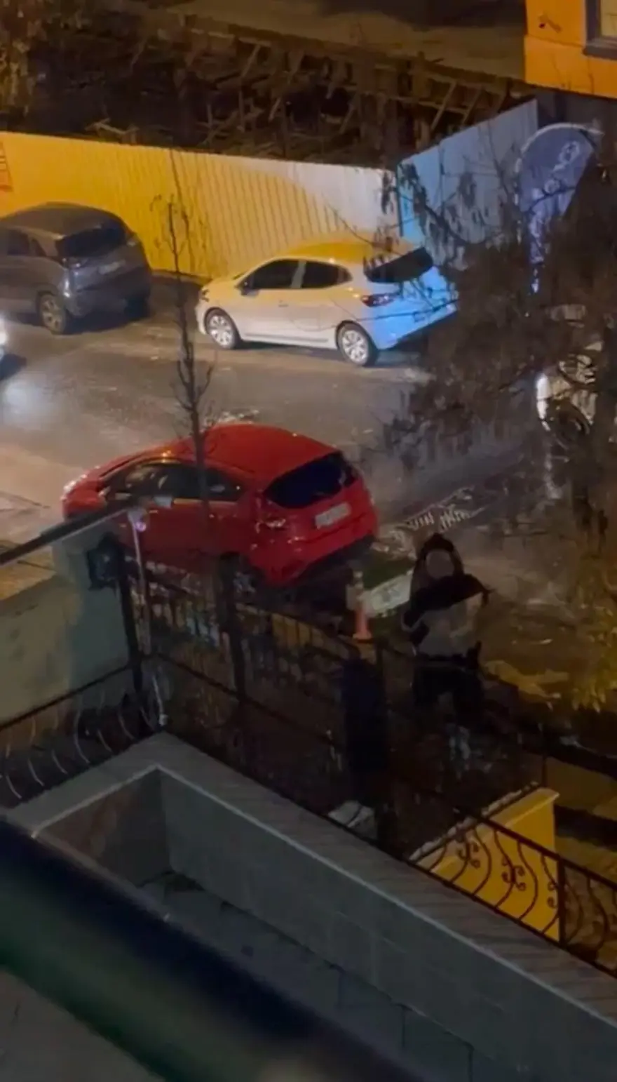 Kaldırımda yürüyen adam ölümden döndü: İç kanama geçirdi, dalağı alındı, kaburgaları kırıldı 6