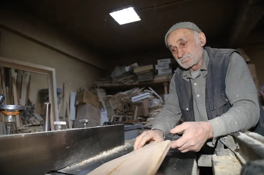 55 yıldır çam kokusundan vazgeçmiyor: 79 yaşında baba mesleğini sürdürüyor 2