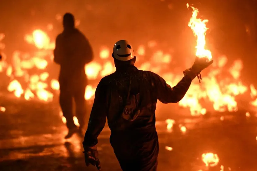 İKİ GRUBA AYRILDILAR 1