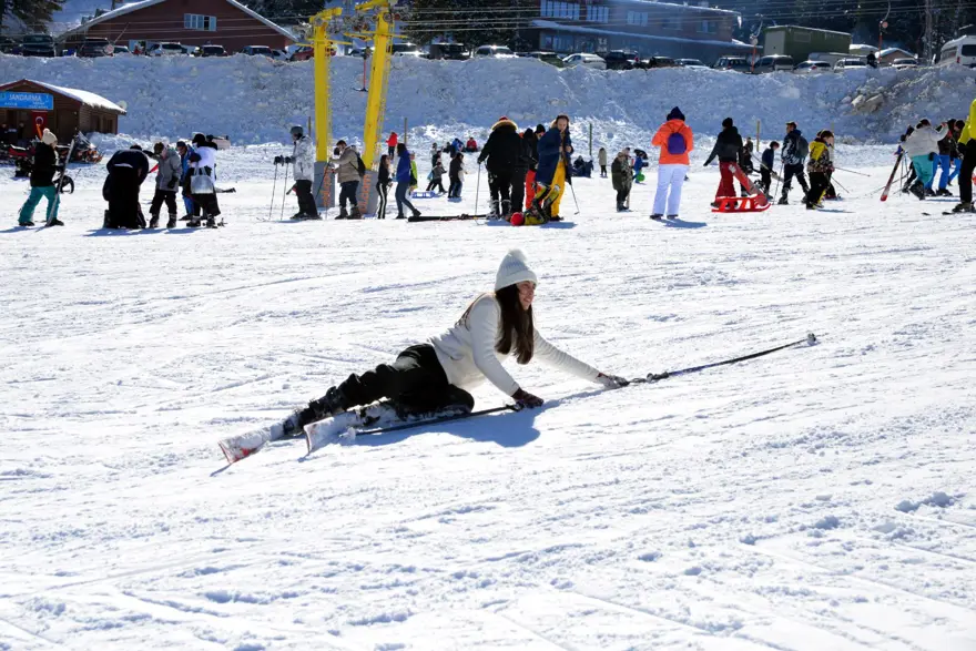Uludağ'da kar beklenirken koyunlar pistlere indi 5 Uludağ'da kar beklenirken koyunlar pistlere indi 5