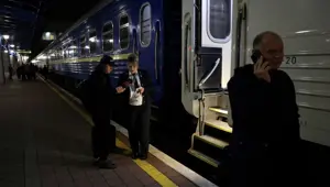 Rusya'da hava saldırısı yük trenini raydan çıkardı