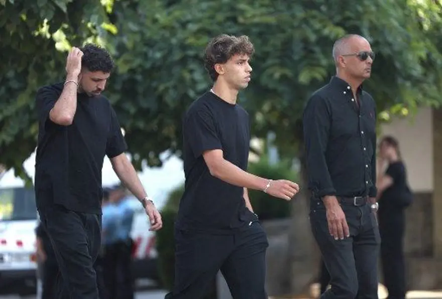 Futbol dünyası yasta: Jota'nın cenazesinde gözyaşları sel oldu! 6 Futbol dünyası yasta: Jota'nın cenazesinde gözyaşları sel oldu! 6