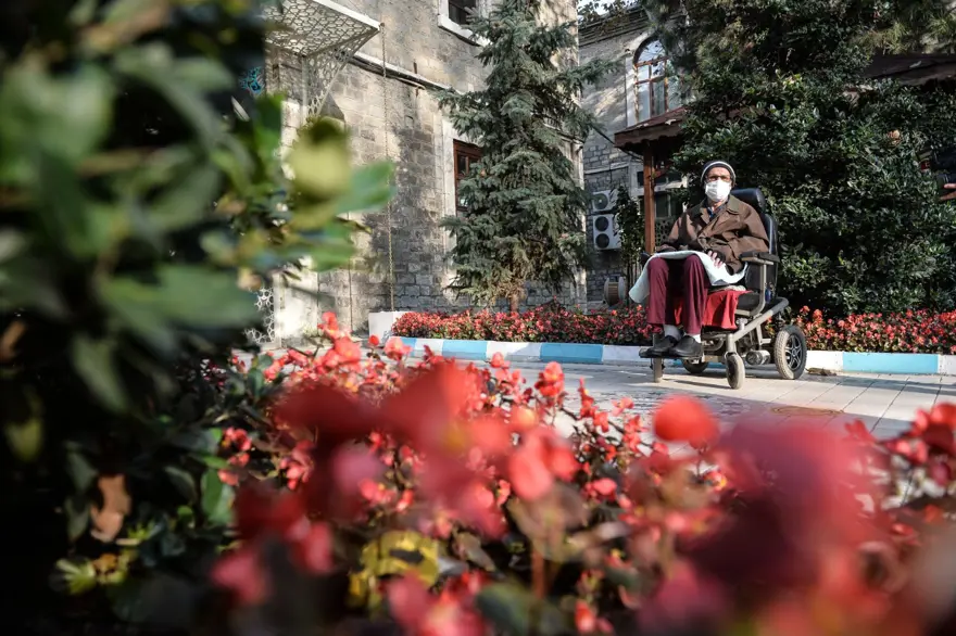 BAHÇENİN KEYFİNİ ÇIKARIYORLAR 2 BAHÇENİN KEYFİNİ ÇIKARIYORLAR 2