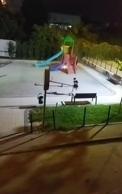 Bursa'da iki çocuk oyun parkını ateşe verdi