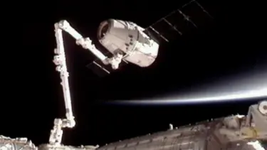 Dragon uzay istasyonuna kenetlendi