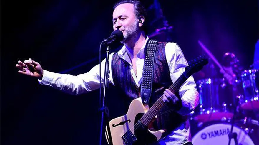 Şarkıcı Nev yoğun bakımda 1
