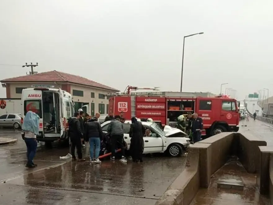 TAG Otoyolu'nda feci kaza: 1 ölü, 3 yaralı 1