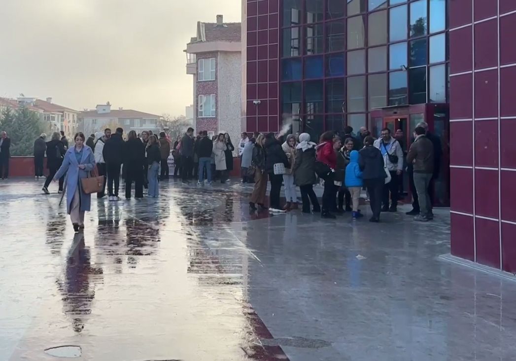 Sigaranın zararları panelinde sigara molası!