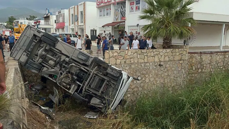 Bodrum'da midibüs dere yatağına uçtu: 23 işçi yaralı 8