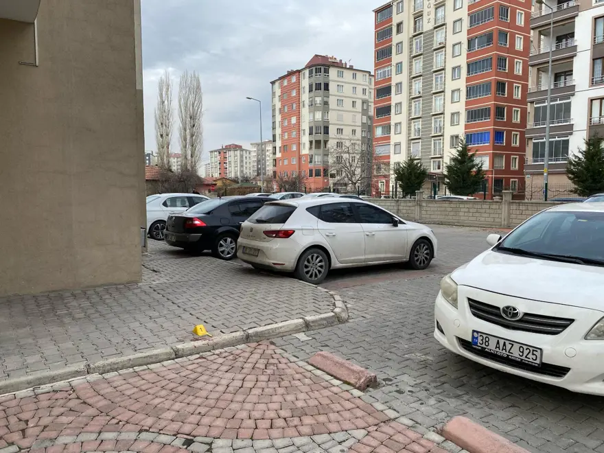 Kayseri’de şüpheli ölüm: 6’ncı kattaki evinin balkonundandüşüp öldü 2