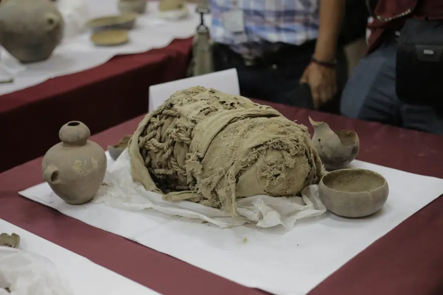 Peru'da bulunan çocuk ve yetişkin mumyaları sergide 3