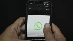 Maduro canlı yayında WhatsApp'ı sildi: "Barış istiyorsanız silin!"