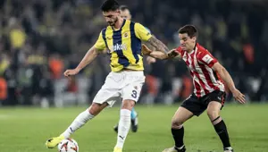 Fenerbahçe'de tribünler Samet Akaydin'i ıslıkladı stadyumda anons yapıldı