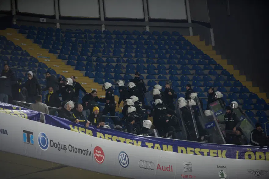 Maç bitti, Caner atıldı 9