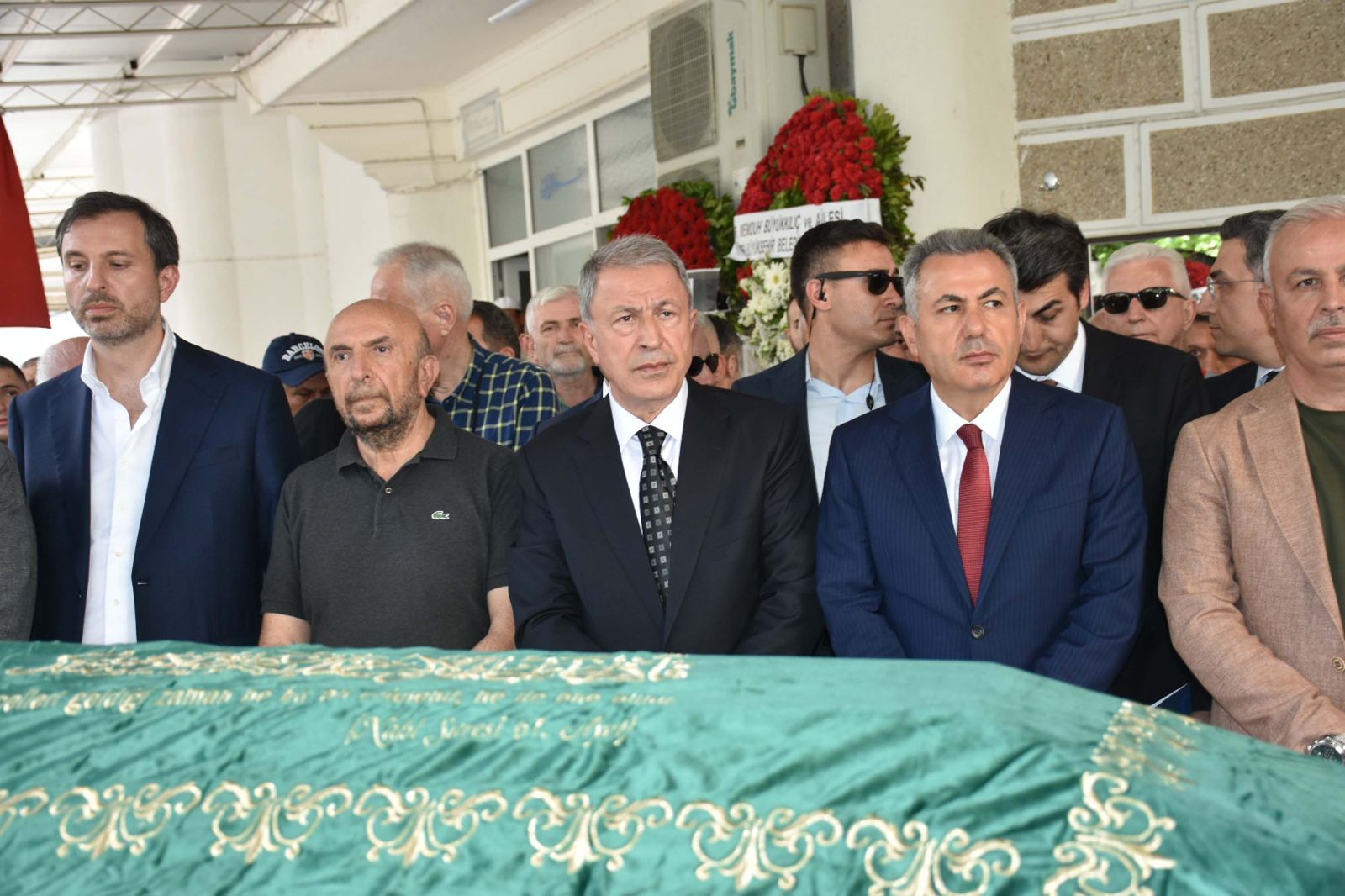 Hulusi Akar'ın acı günü: Kayınvalidesinin cenaze törenine katıldı