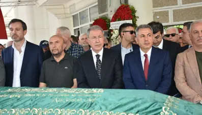 Hulusi Akar'ın acı günü: Kayınvalidesinin cenaze törenine katıldı