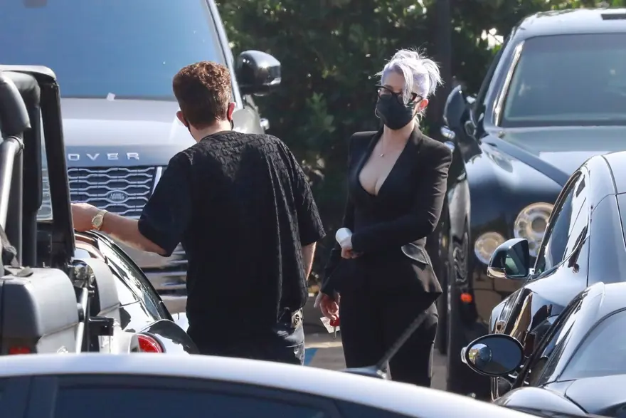 Mide ameliyatı olan Kelly Osbourne karantinada daha da zayıfladı 6