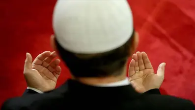 Kandil namazı nasıl kılınır, kaç rekattır? (2025 Diyanet Miraç Kandili namazı kılınışı)