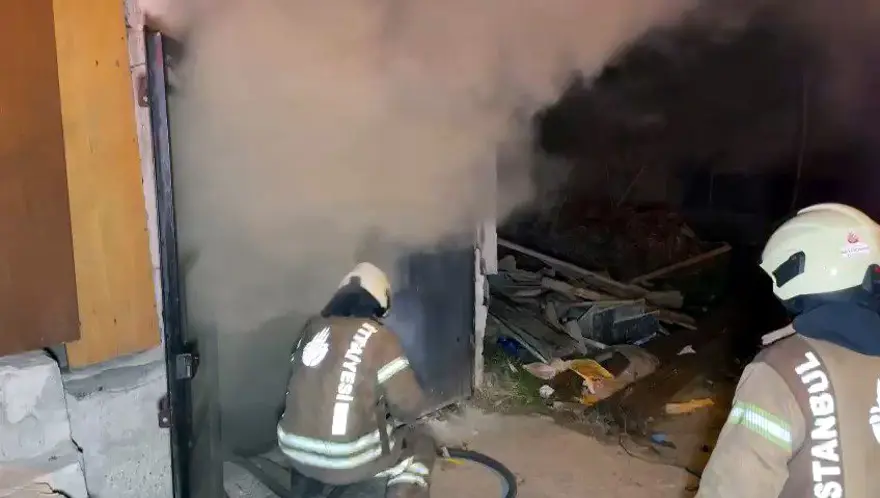 İstanbul'da yatak imalathanesinde yangın 1