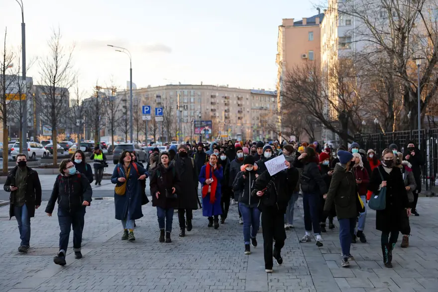 Rusya'da savaş karşıtı protestolarda 3 bin aşkın kişi gözaltına alındı 2