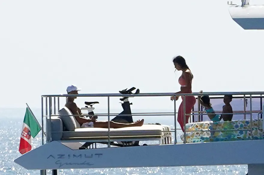 Cristiano Ronaldo 7 milyon dolarlık yatıyla tatilde 7