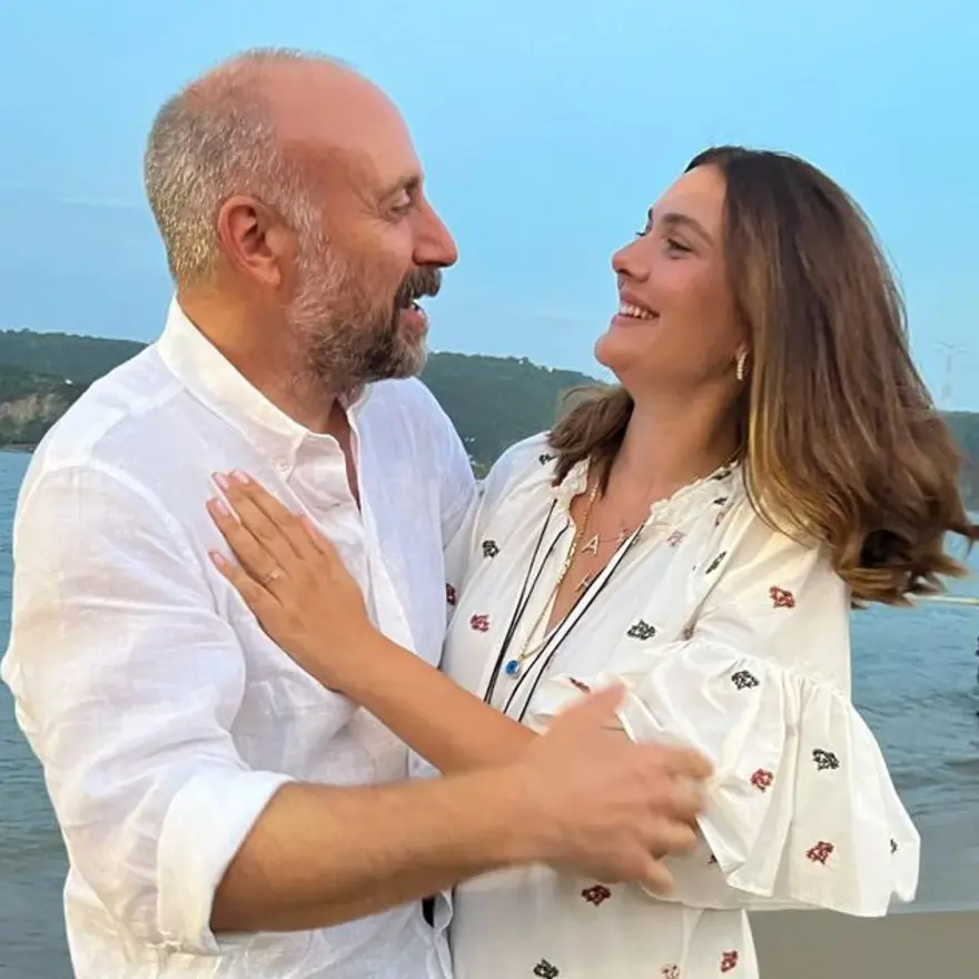 Bergüzar Korel'den duygulandıran paylaşım: Şu günü nereden bileceklerdi 6 Bergüzar Korel'den duygulandıran paylaşım: Şu günü nereden bileceklerdi 6