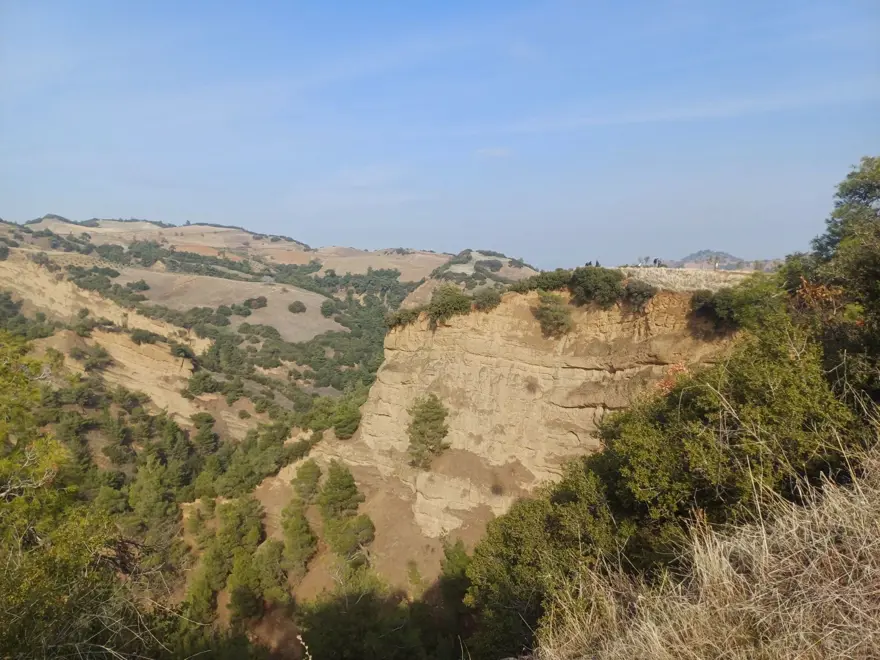 Kayıp olarak aranan adamın cesedi uçurumda bulundu 8