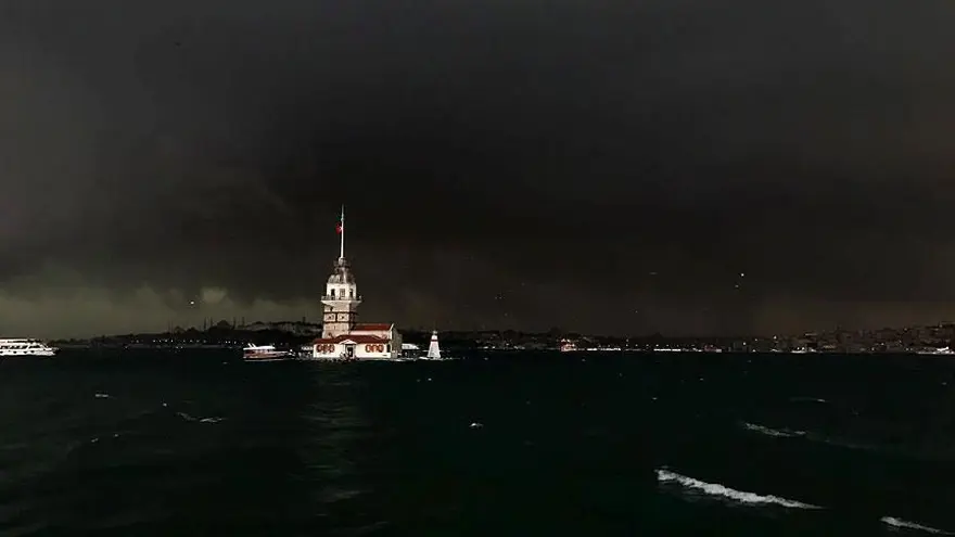 İSTANBUL'DA YAĞIŞ ETKİLİ OLUYOR 2 İSTANBUL'DA YAĞIŞ ETKİLİ OLUYOR 2