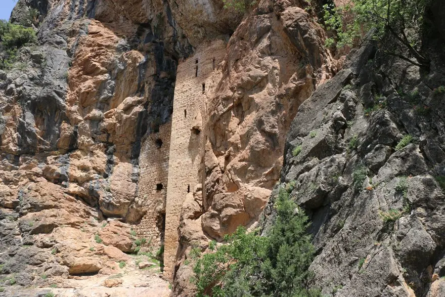 Torosların Sümelası olarak tabir edilen Sin Manastırı, keşfedilmeyi bekliyor 6