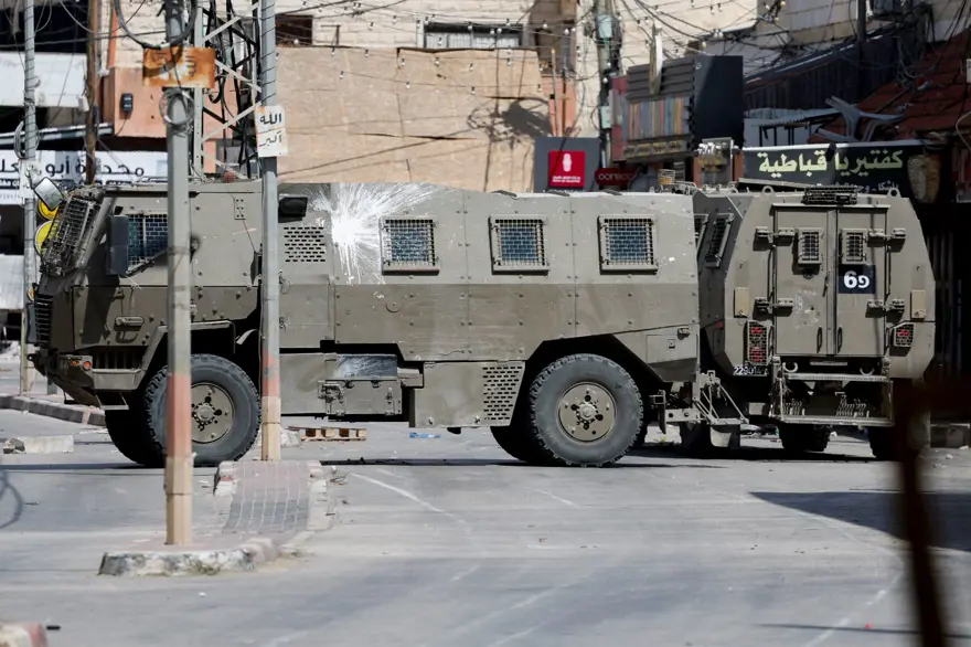İsrail ordusundan Batı Şeria'ya baskın: Askerler öldürdükleri Filistinlileri çatıdan attı 1