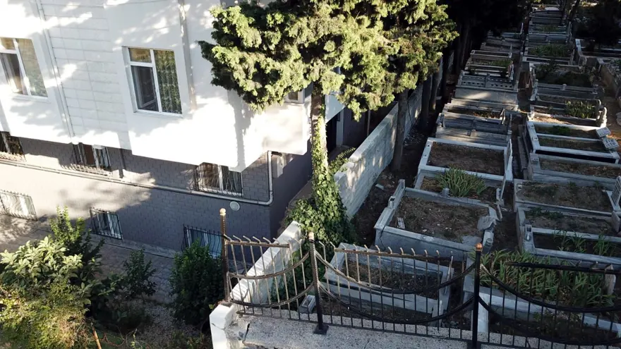 "Mezarlık duvarı binamıza doğru kayıyor" diyerek yardım istediler 5