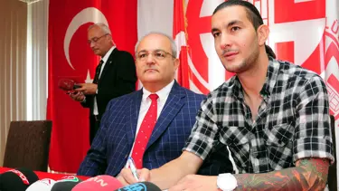 Necati imzayı attı