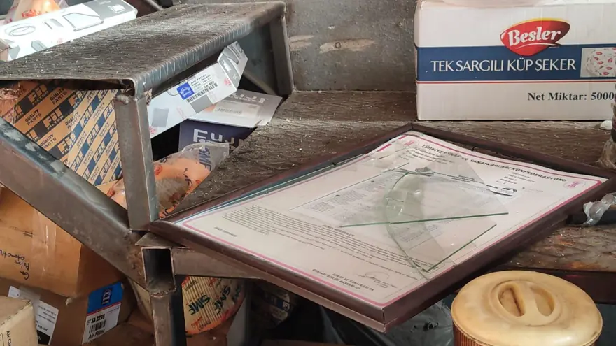 Uzundere'de sabaha karşı göçük meydana geldi: Ev ve iş yerleri zarar gördü 7