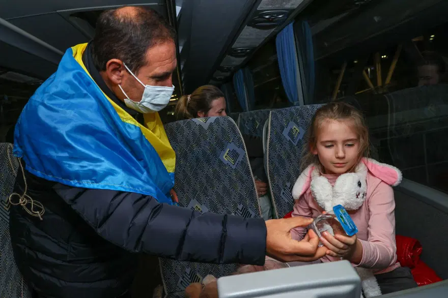Savaştan kaçan Ukraynalı kadın ve çocuklar İzmir'e geldi 16