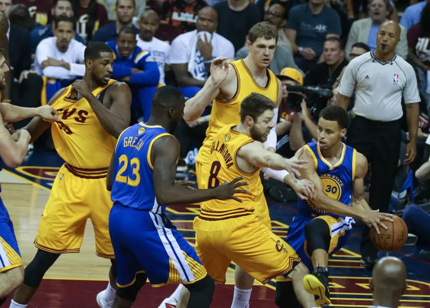 Cavaliers öne geçti , LeBron rekor kırdı 3