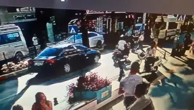 Antalya'da yaya geçidinde kaza: İki yaralı