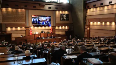 İBB'nin 11 ilçedeki taşınmaz satışına Meclis'ten onay çıktı