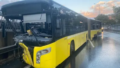 Kadıköy'de İETT otobüsü kaza yaptı: Şoför alkollü çıktı