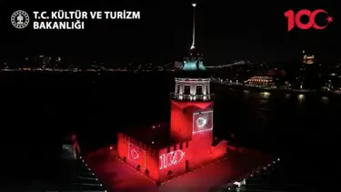 Galata Kulesi ile Kız Kulesi’ndeki ışık gösterileri 10 Kasım'a kadar sürecek