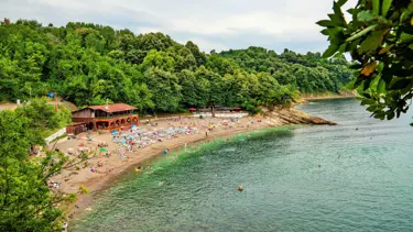 Mavi ile yeşilin buluşma noktası: Ceneviz Kalesi