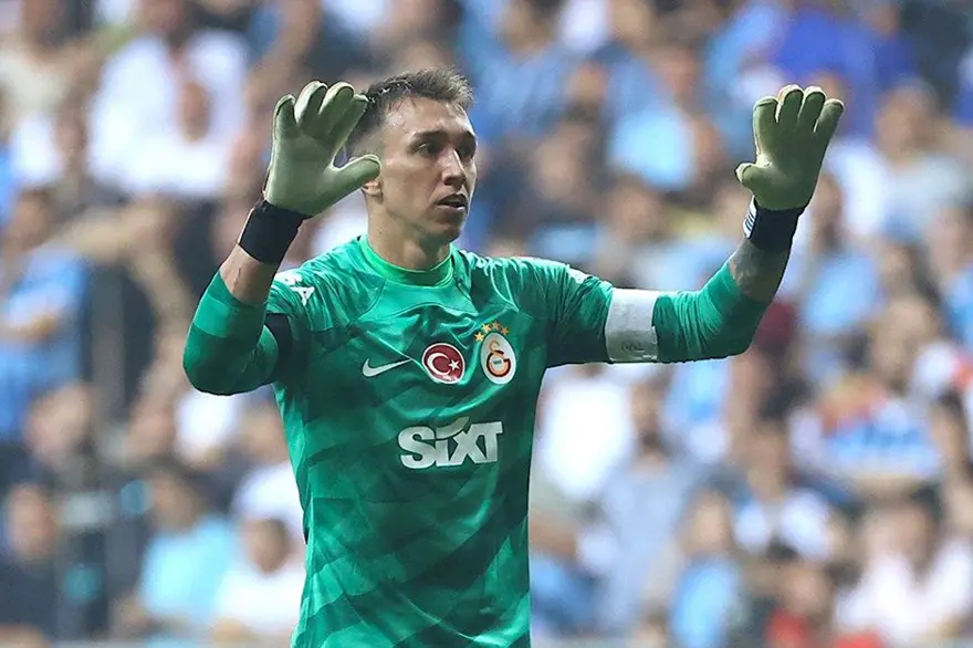 Galatasaray'da bir dönem sona eriyor: "Eşiyle görüştü, eşyalarını ülkesine yolladı" 6 Galatasaray'da bir dönem sona eriyor: "Eşiyle görüştü, eşyalarını ülkesine yolladı" 6