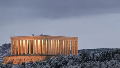 Ankara’da beyaz örtü: Anıtkabir’dekartpostallık görüntü